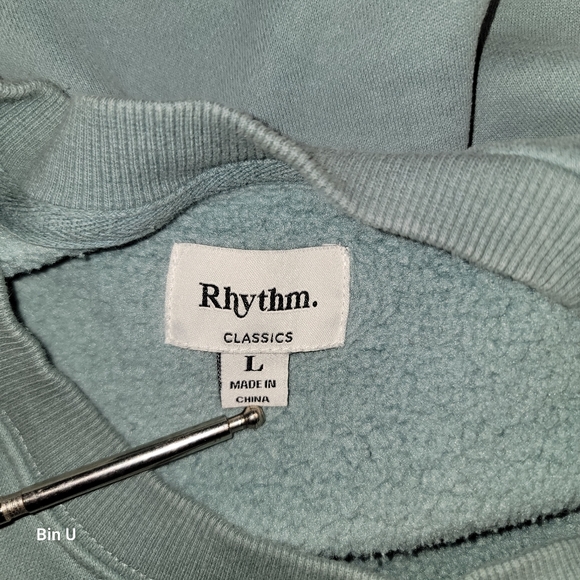 Rhythm Sweater size large L womens. - Picture 4 of 6